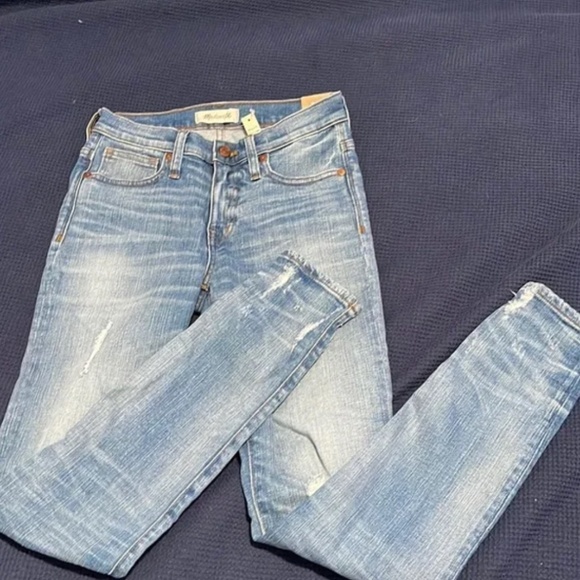 NWT Madewell 9” High-Rise Skinny in medium wash and lightly distressed Size 25 - Picture 3 of 7